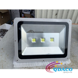 DÈN PHA RỌI XÁM NGOÀI TRỜI 150W – DÈN PHA LED NGOÀI TRỜI 1