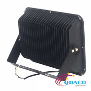 DÈN PHA TRÒN CHÓA RỘNG 150W – DÈN PHA LED NGOÀI TRỜI 1