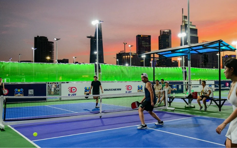 Trụ đèn sân tennis của QDACOVN: Giải pháp chiếu sáng hiện đại cho sân tennis và sân pickleball 4 Trụ đèn sân tennis của QDACOVN: Giải pháp chiếu sáng hiện đại cho sân tennis và sân pickleball