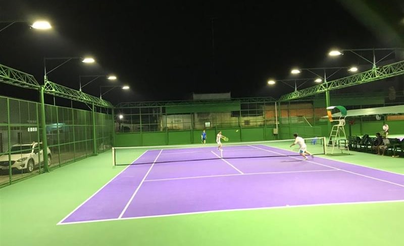 Trụ đèn sân tennis của QDACOVN: Giải pháp chiếu sáng hiện đại cho sân tennis và sân pickleball 3 Trụ đèn sân tennis của QDACOVN: Giải pháp chiếu sáng hiện đại cho sân tennis và sân pickleball