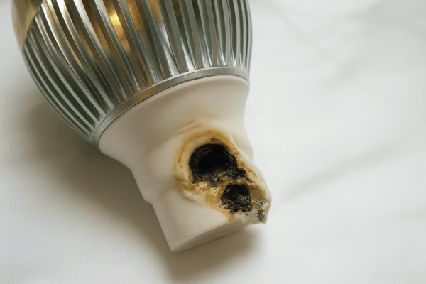 5 Tiêu Chí Lựa Chọn Bóng Đèn LED Bulb Tròn Chất Lượng Cao Đúng Chuẩn 2 Rất nhiều bóng đèn LED bulb tròn kém chất lượng đang được bán trên thị trường với mức giá rất rẻ