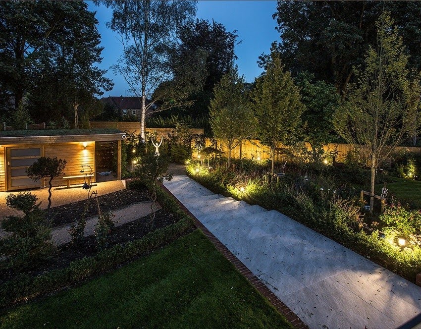 Đèn pha sân khấu ngoài trời – Bí quyết tạo hiệu ứng ánh sáng chuyên nghiệp cho sự kiện 3 Đèn pha sân khấu ngoài trời – Bí quyết tạo hiệu ứng ánh sáng chuyên nghiệp cho sự kiện