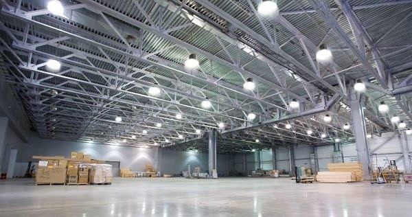Cách chọn đèn công nghiệp phù hợp cho nhà xưởng, kho bãi 2 Cách chọn đèn công nghiệp phù hợp cho nhà xưởng, kho bãi