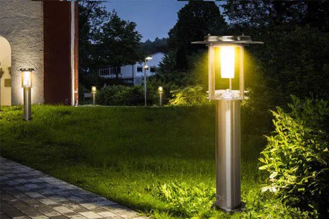 Kinh Nghiệm Mua Đèn Năng Lượng Mặt Trời Cực Chuẩn Từ Chuyên Gia 1 Đèn sân vườn năng lượng mặt trời