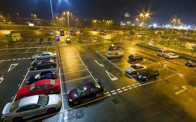 Đèn pha LED ngoài trời công suất bao nhiêu là phù hợp? 3 Chiếu sáng bãi xe hoặc khu vực ngoài trời lớn