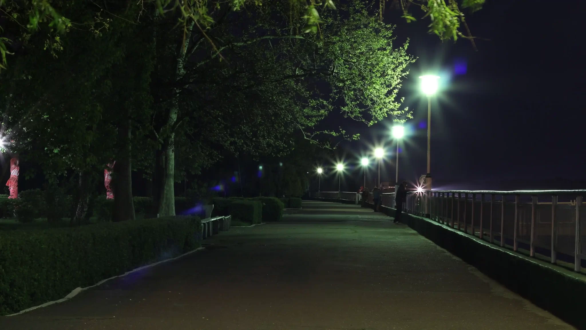 Đèn Pha LED Ngoài Trời – Giải Pháp An Ninh Hiệu Quả và Nâng Tầm Thẩm Mỹ 4 Đèn Pha LED trong Thiết Kế Cảnh Quan